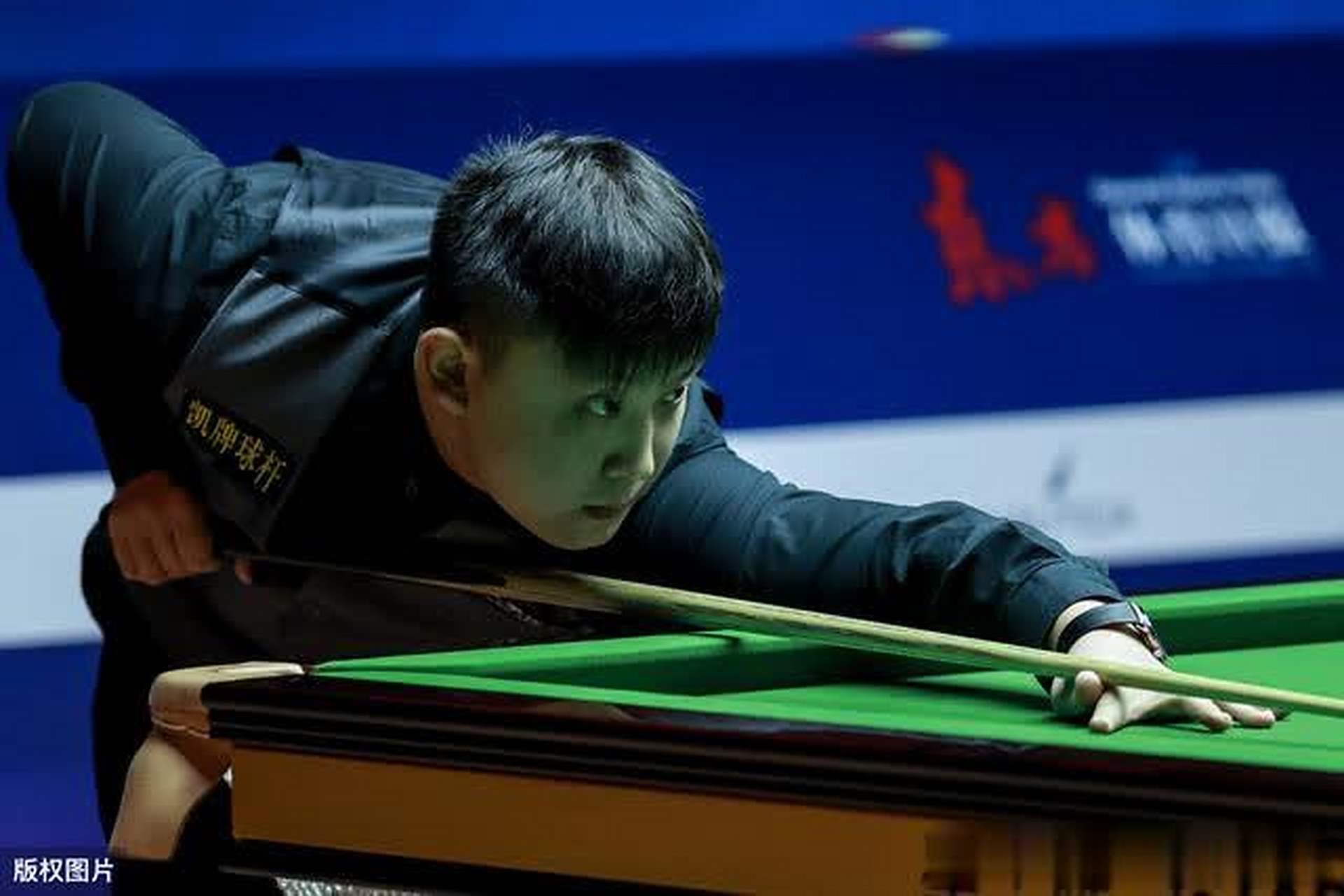 在两队攻守 在两队攻守